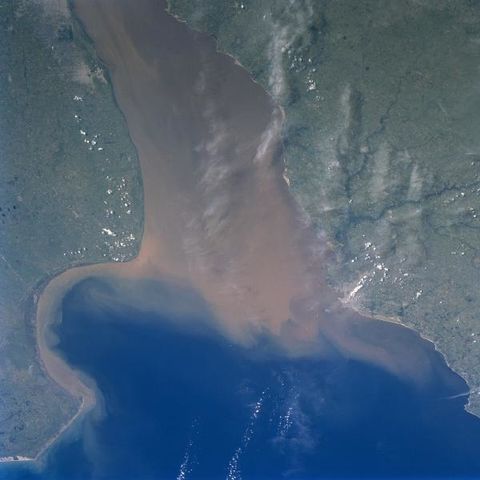Imagen satelital del estuario del río de la Plata