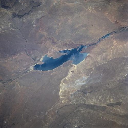 Imagen satelital del embalse Ezequiel Ramos Mexía, Argentina