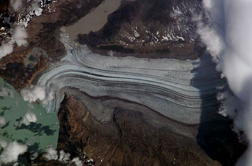 Imagen satelital del lago Viedma y de la cordillera Darwin, Argentina
