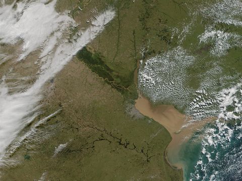 Imagen satelital del estuario del Río de la Plata