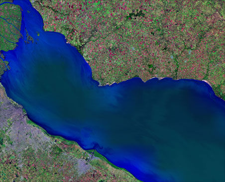 Imagen satelital del Río de la Plata y la ciudad de Buenos Aires