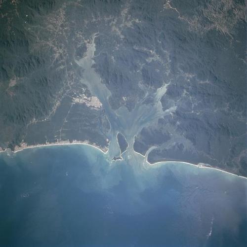 Imagen satelital de la Bahía de Paranaguá