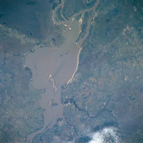 Imagen satelital de la Represa de Yacyretá, Argentina/Paraguay