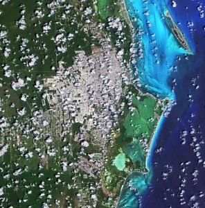 Vista satelital de Cancún.