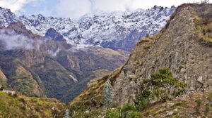 Los Andes, de un bosque subtropical a picos nevados en una sola escena. Los Andes, de un bosque subtropical a picos nevados en una sola escena.