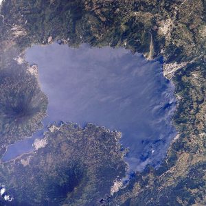 Lago Atitlán, fotografiado desde el transbordador espacial.