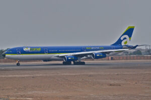 Airbus A340 de la aerolínea Air Comet en el aeropuerto Jorge Chávez.