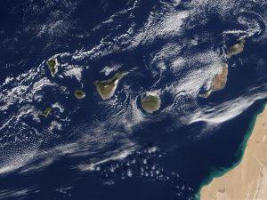Las Islas Canarias, frente a la costa occidental de África