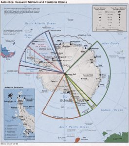 Antártida: estaciones de investigación y reivindicaciones territoriales.